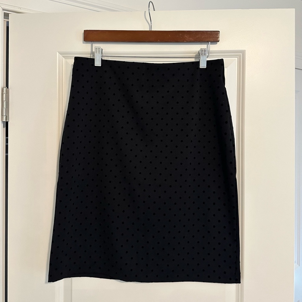 Short black skirt
